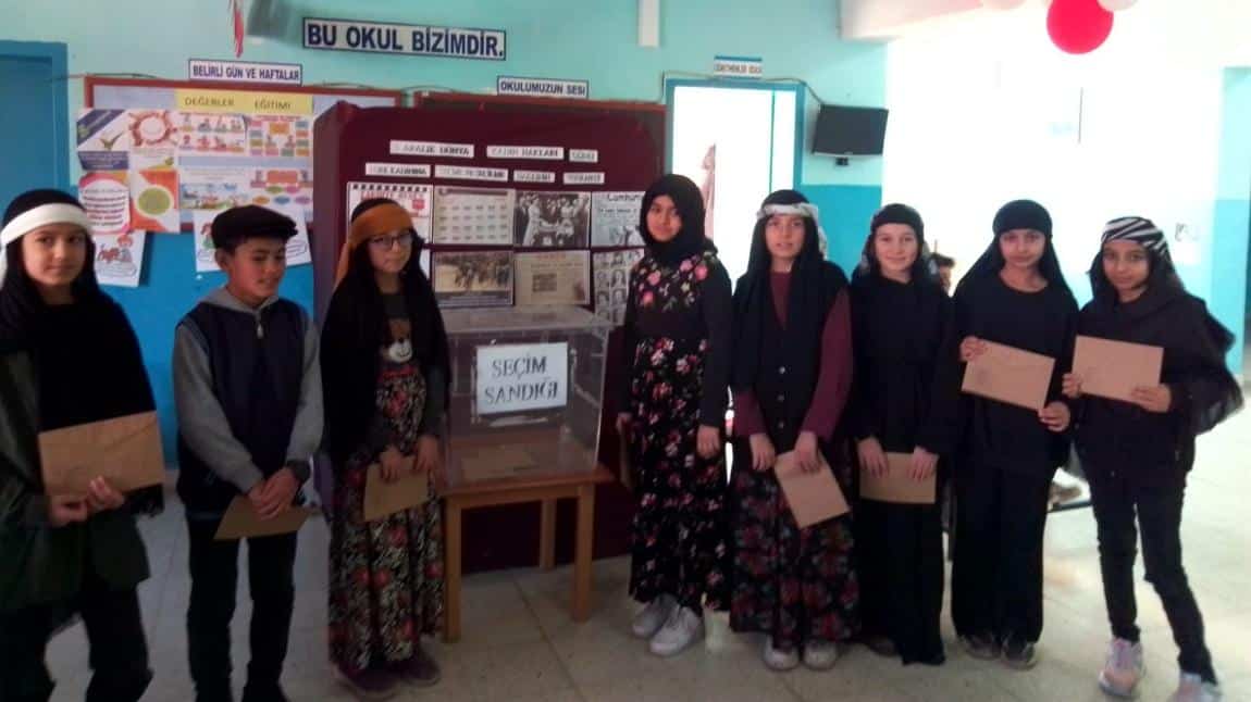 Türk Kadınına Seçme Seçilme Hakkı verilmesine yönelik okulumuz bünyesinde etkinlikler yapıldı.